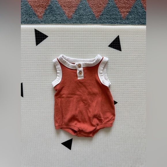Cat & Jack|Baby gender neutral soft ribbed bubble romper in burnt Orange•••NB - Picture 4 of 5